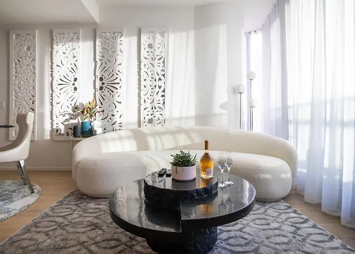 Essence Residence With Balcony & Parking